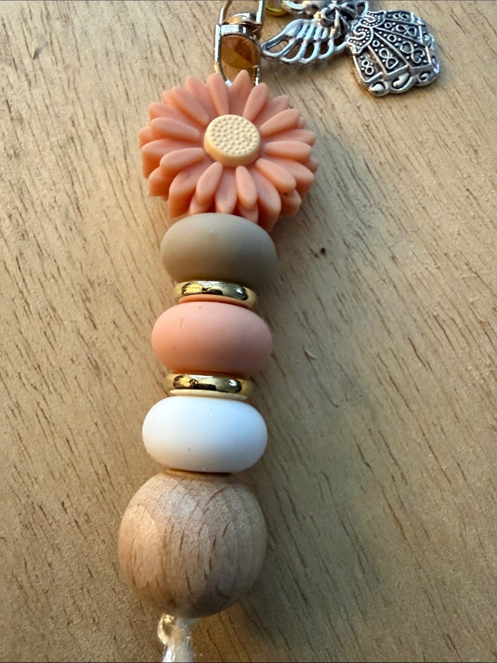 Peach Daisy Bead Key & Card Holder Charm - Picture 5 of 12